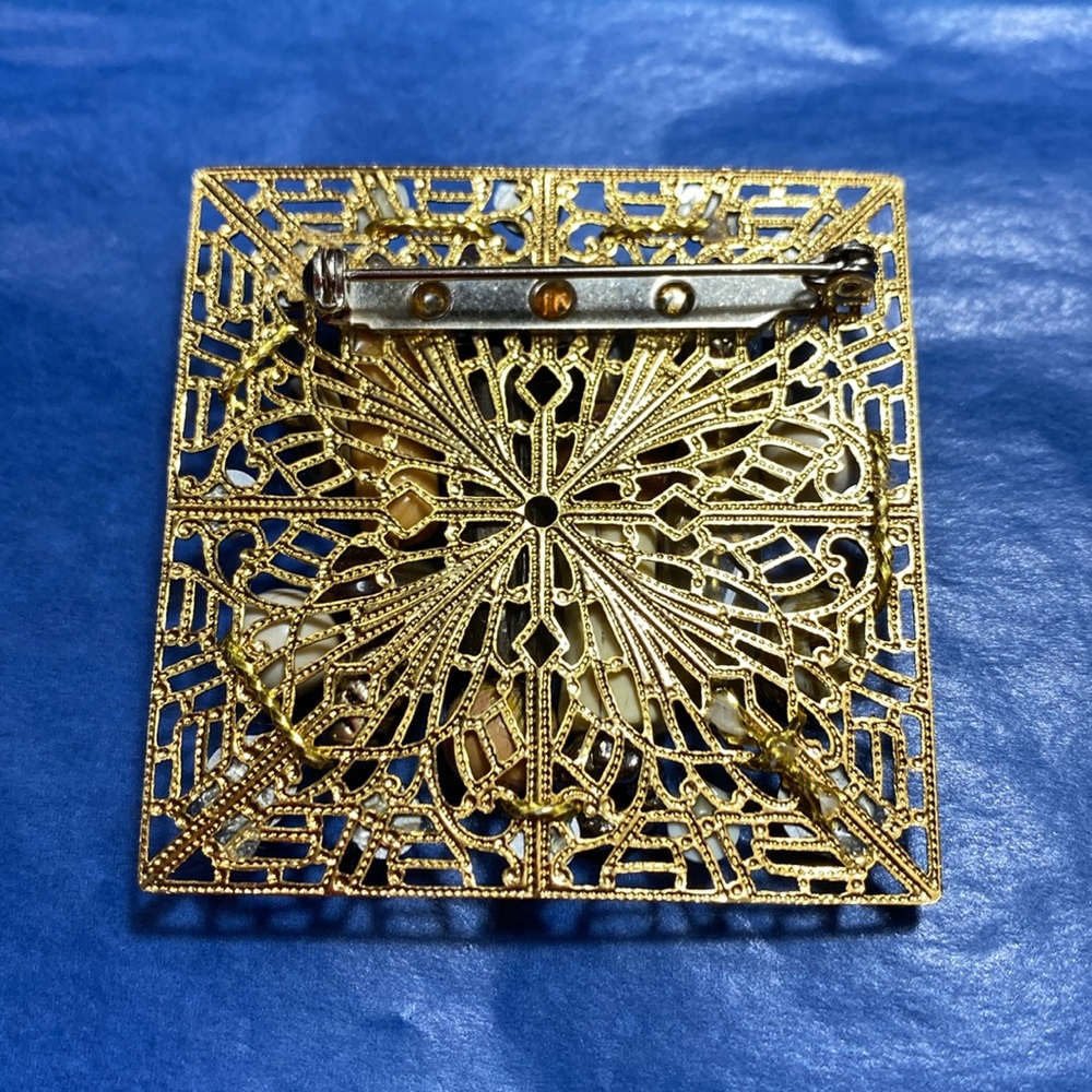 Vintage gold-tone collage brooch featuring various beads and gemstones - Picture 2 of 8